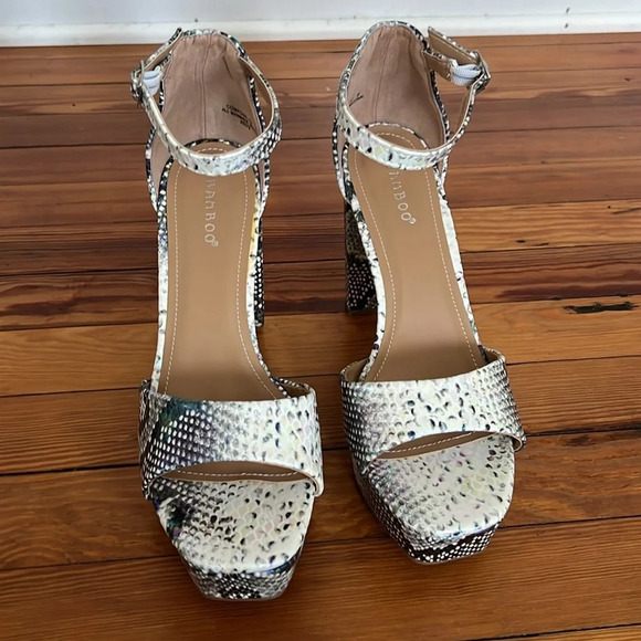 Bamboo "Compose" Platform Block Heels in Iridescent Snakeskin - NIB - Size 9 - Picture 3 of 13